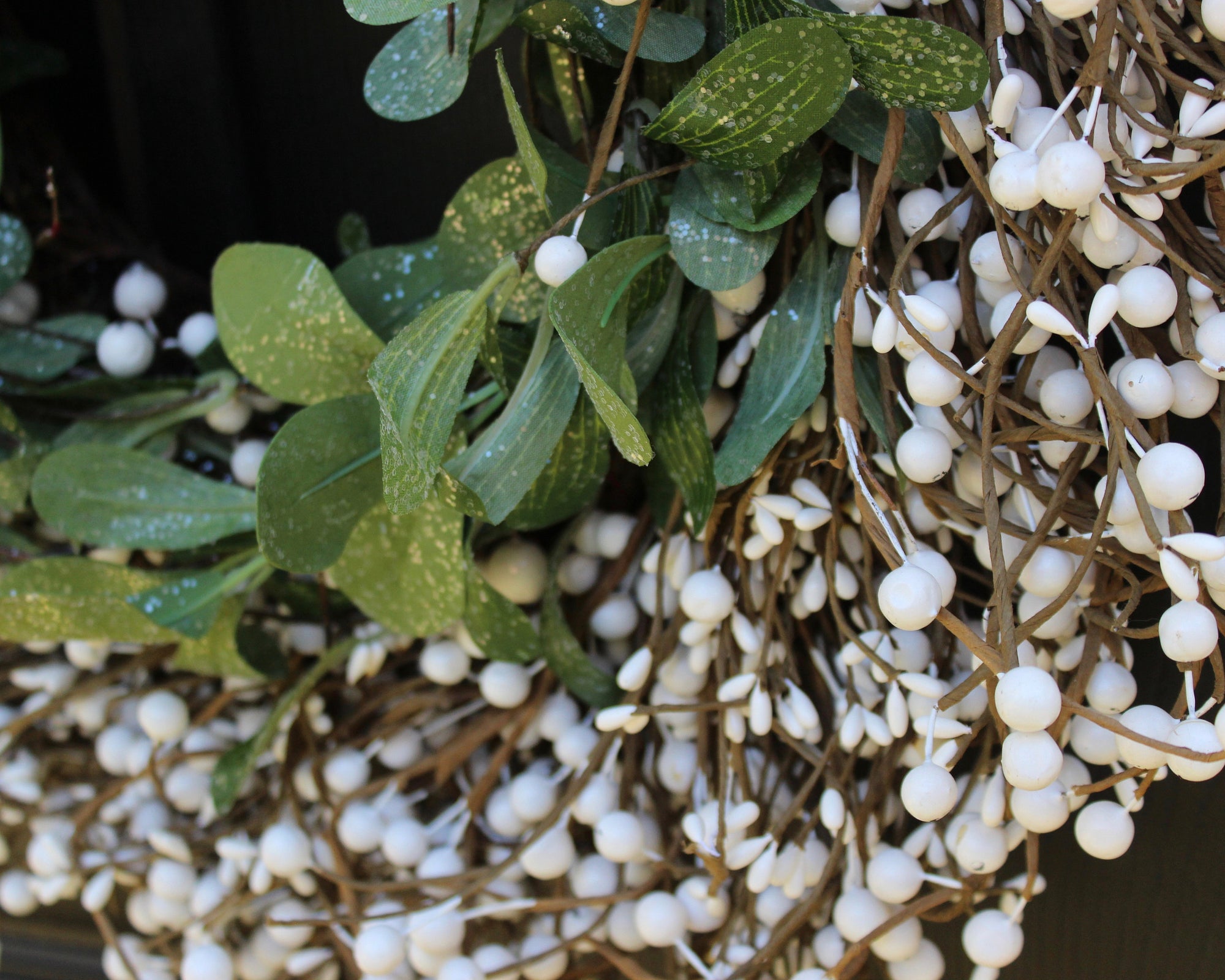 Holiday wreath, holiday decor, christmas wreath, cream berry wreath, mistletoe greenery wreath