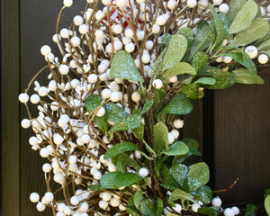 Holiday wreath, holiday decor, christmas wreath, cream berry wreath, mistletoe greenery wreath
