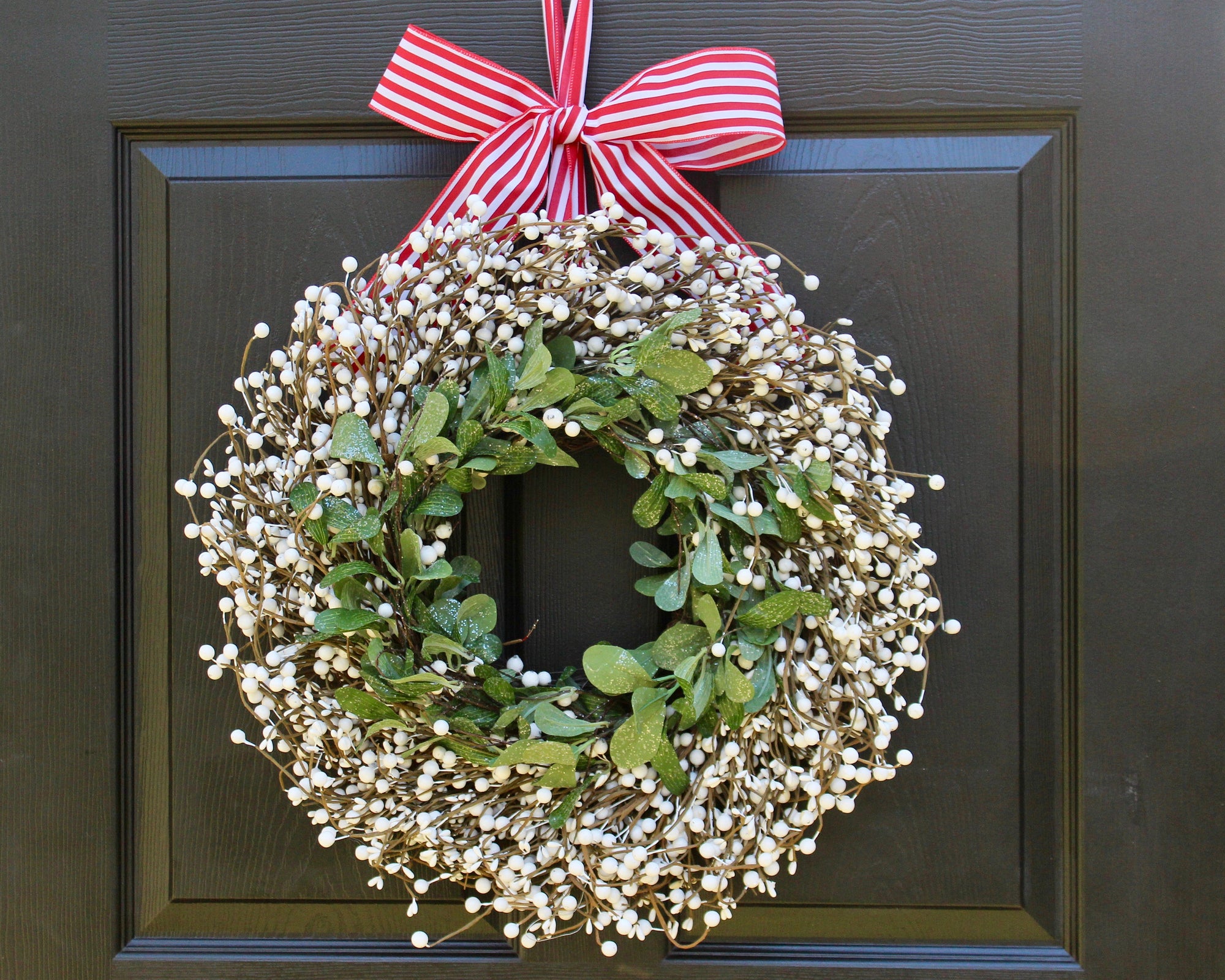 Holiday wreath, holiday decor, christmas wreath, cream berry wreath, mistletoe greenery wreath